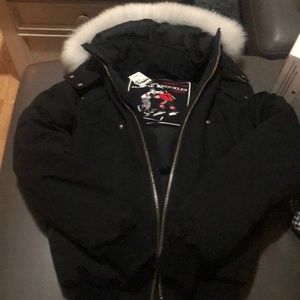 Moose knuckle bomber